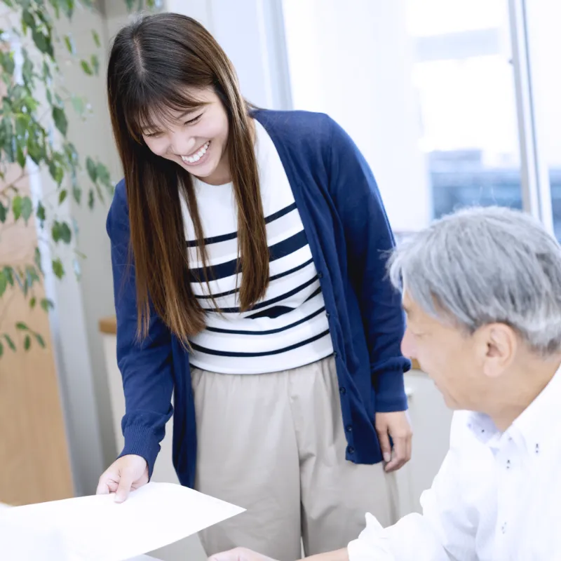 上司と会話している様子